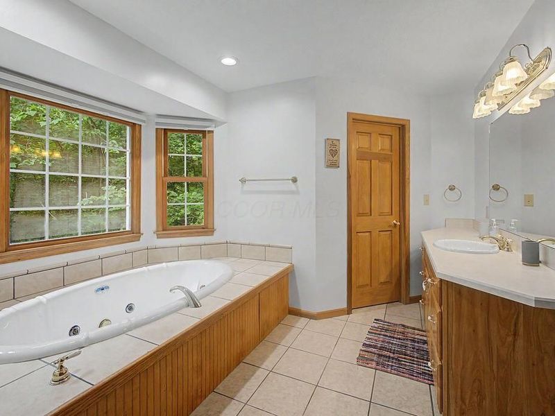 3381 Apple Valley Drive , Howard, OH 43028 Photo 14