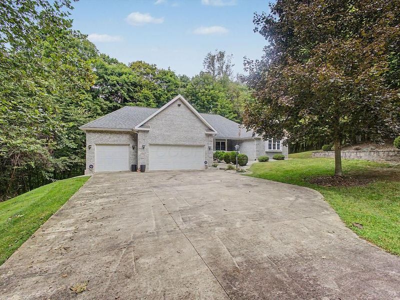 3381 Apple Valley Drive , Howard, OH 43028 Photo 2