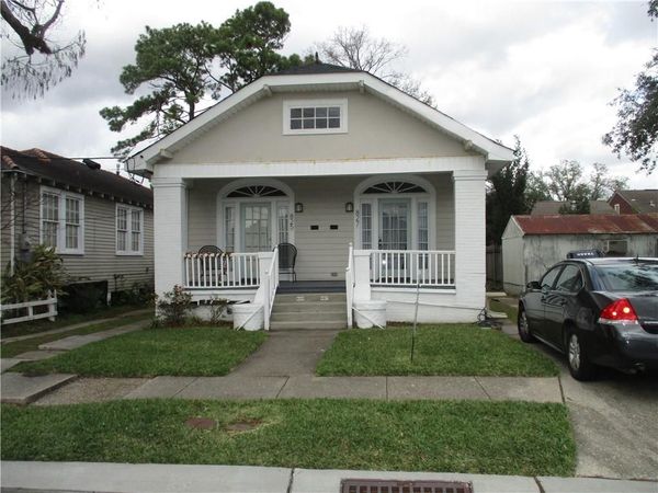 827 GREENWOOD Drive , New Orleans, LA 70124