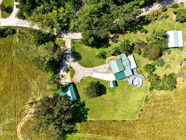 990 Oak Hill Dr , Cookeville, TN 38501