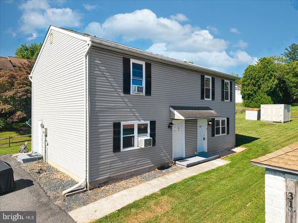 33 33A W PENNSYLVANIA AVENUE, STEWARTSTOWN, PA 17363