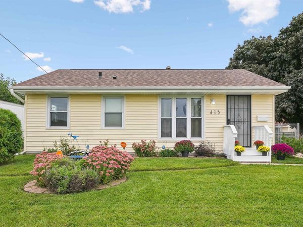 415 Greenbrier Road, Waterloo, IA 50703