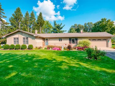 7990 Colleen Drive, Handy Township, Mi 48836