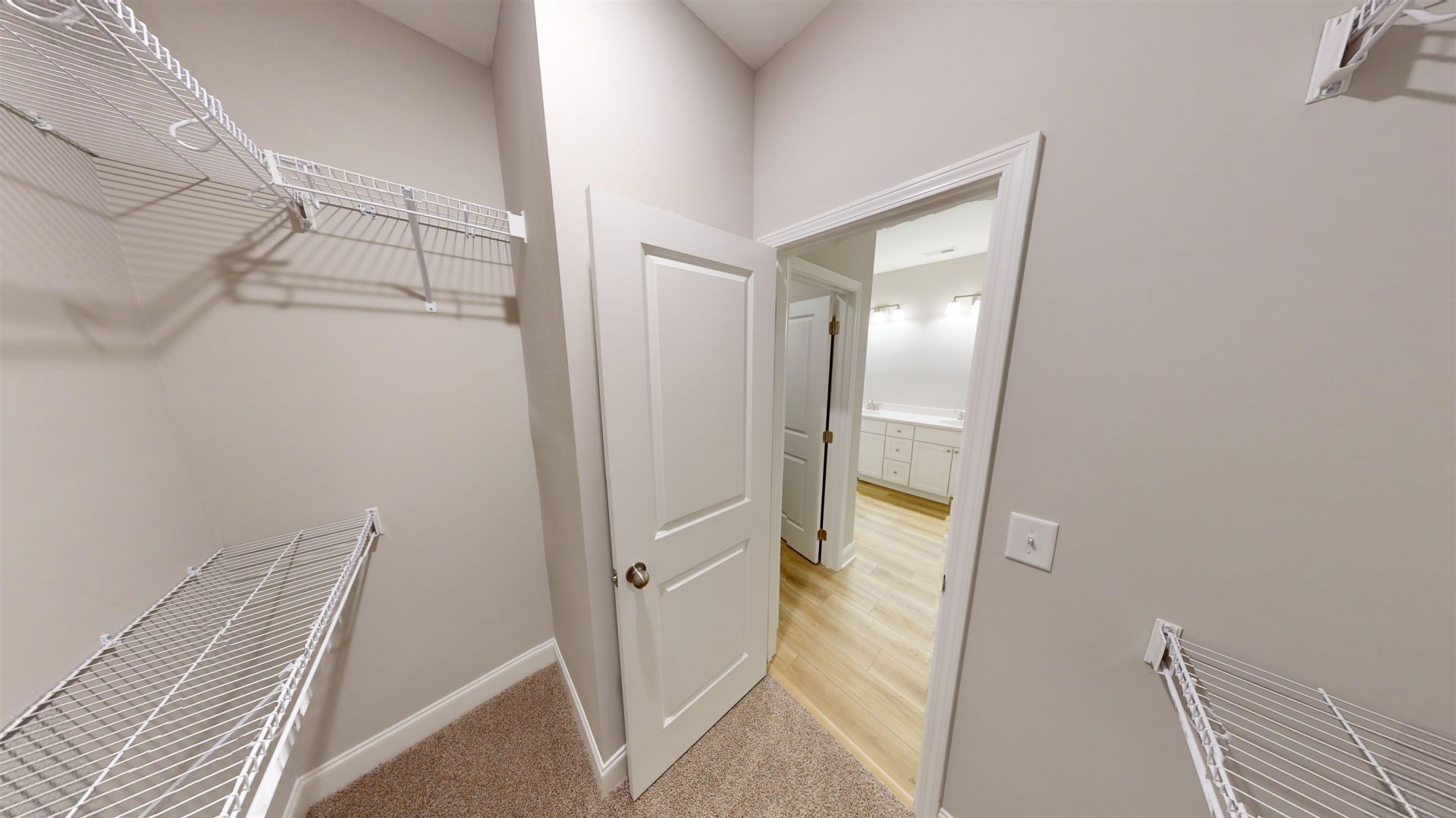 1060 Moen Loop Photo 34