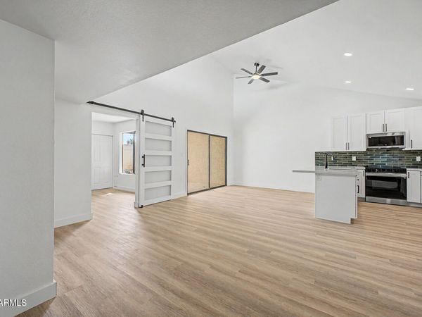 9471 E LAUREL Lane, Scottsdale, AZ 85260