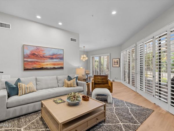 8989 N GAINEY CENTER Drive, Unit 104, Scottsdale, AZ 85258