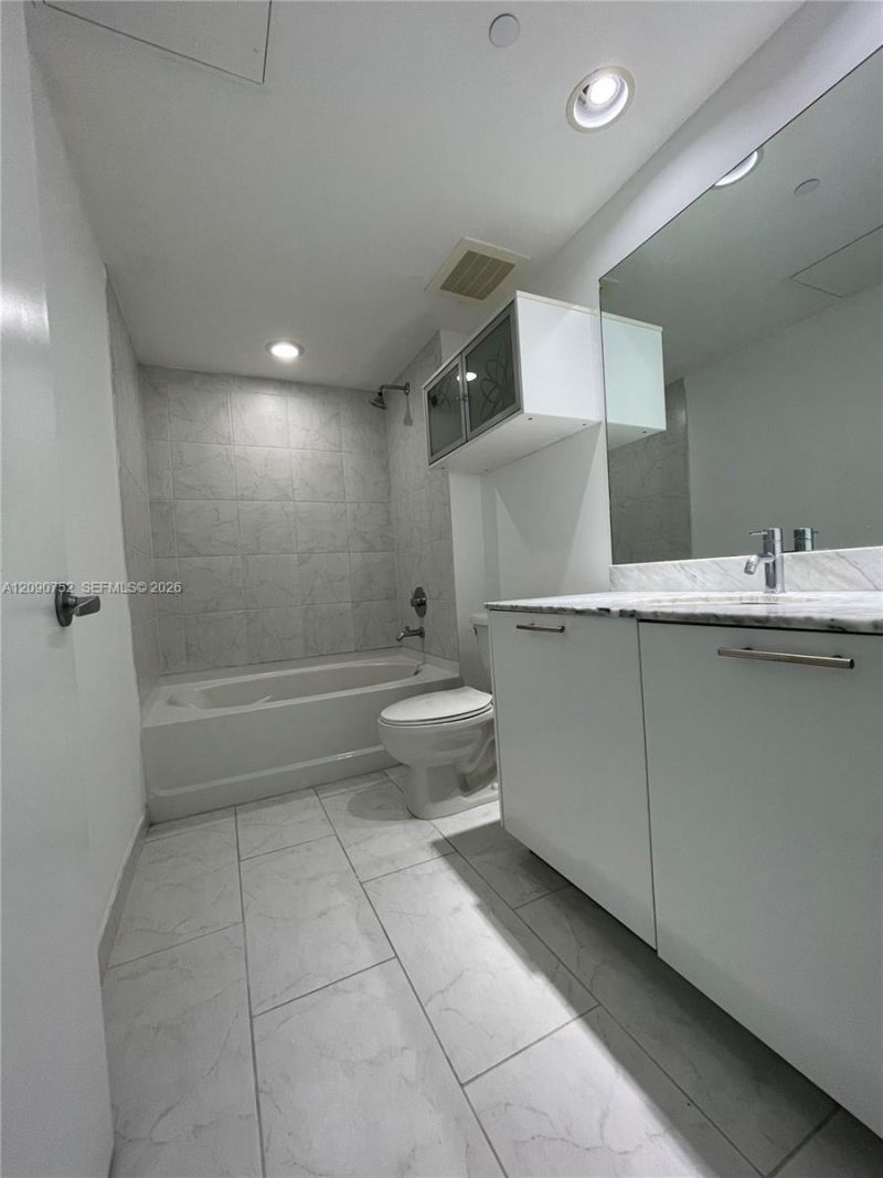 951 Brickell Ave , Unit 2803, Miami, FL 33131 Photo