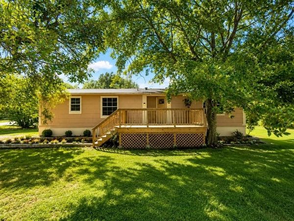 205 W Long Street , Elm Mott, TX 76640