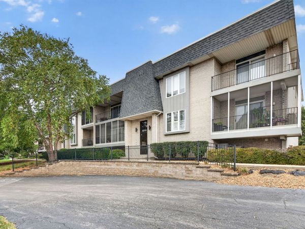 15751 S Ravinia Avenue , Unit 2N, Orland Park, IL 60462