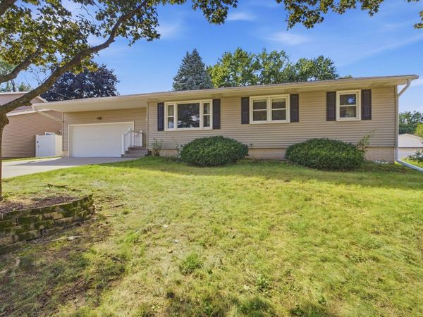 4702 Sheridan Street , Davenport, IA 52806