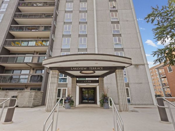 1738 Chicago Avenue , Unit 803, Evanston, IL 60201