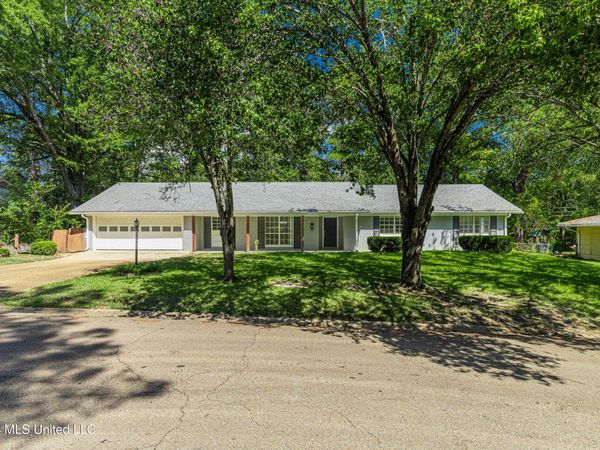 1404 Kimwood Drive, Jackson, MS 39211
