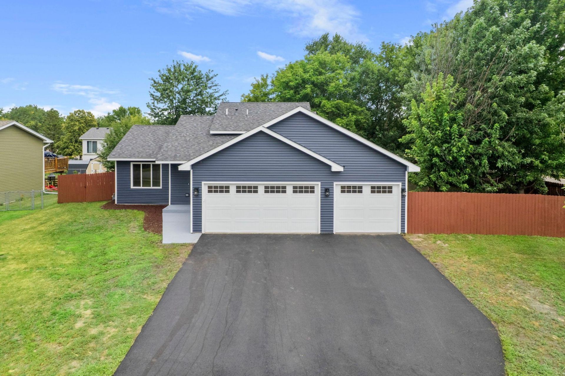 808 5th Avenue Sw, Isanti, MN 55040 Main Photo