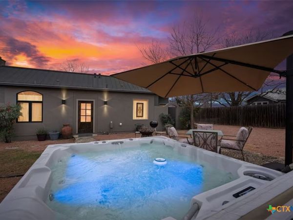 406 Cross Mountain Drive , Fredericksburg, TX 78624