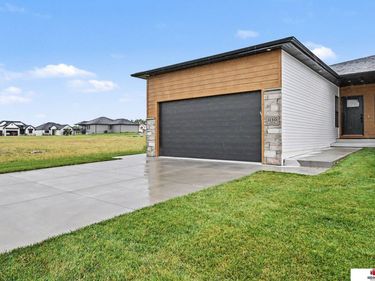1130 Titan Drive, Hickman, NE 68372