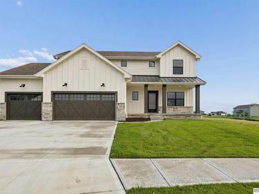 20808 Kansas Avenue, Elkhorn, NE 68022