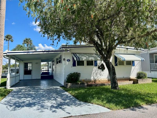 33 COCOS PLUMOSA DRIVE , EUSTIS, FL 32726