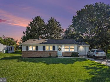 1141 FAIRMONT DRIVE, HARRISBURG, PA 17112