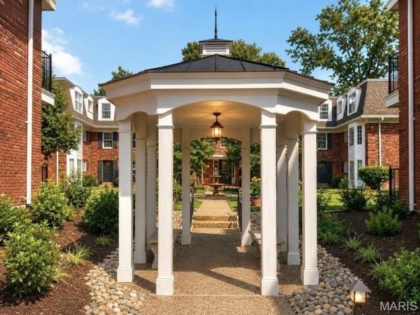 528 N Kirkwood Road , Unit 3B, Kirkwood, MO 63122