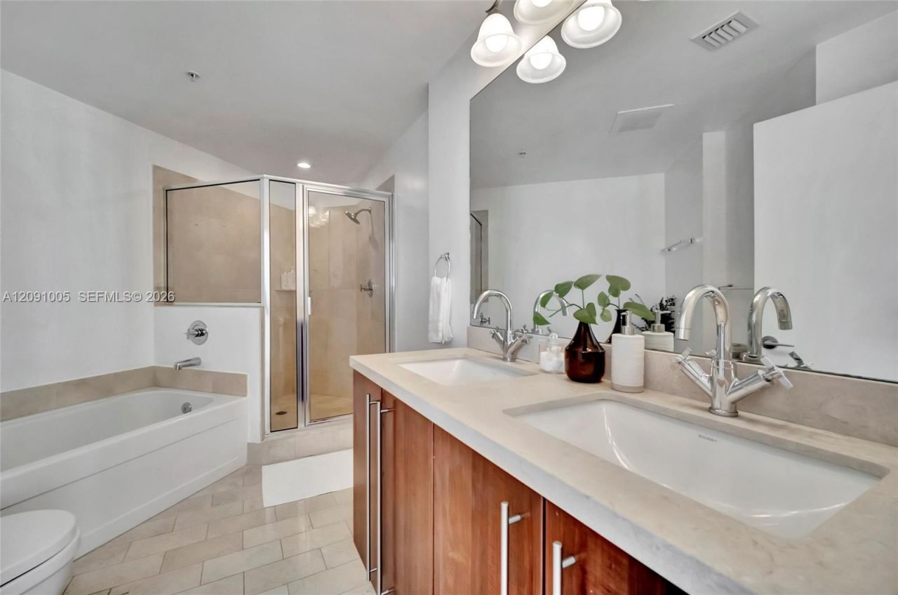 79 SW 12th St , Unit 2201-S, Miami, FL 33130 Photo