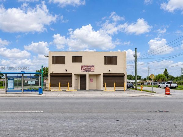 2401 NW 79th St , Miami, FL 33147