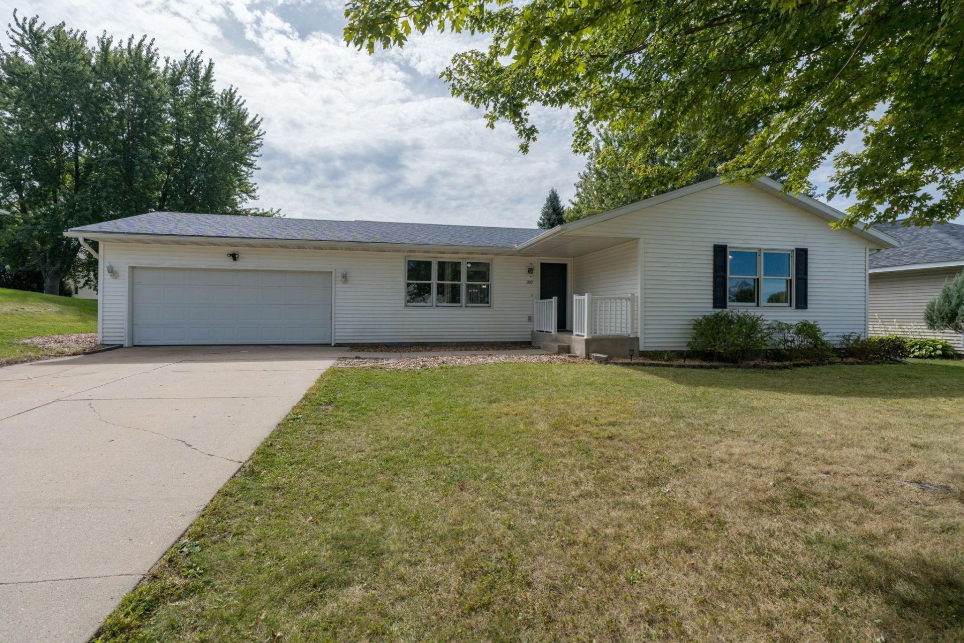 107 Meadow Lane, Janesville, MN 56048 Main Photo