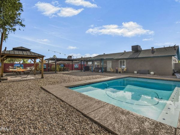 9425 N 63RD Drive, Glendale, AZ 85302