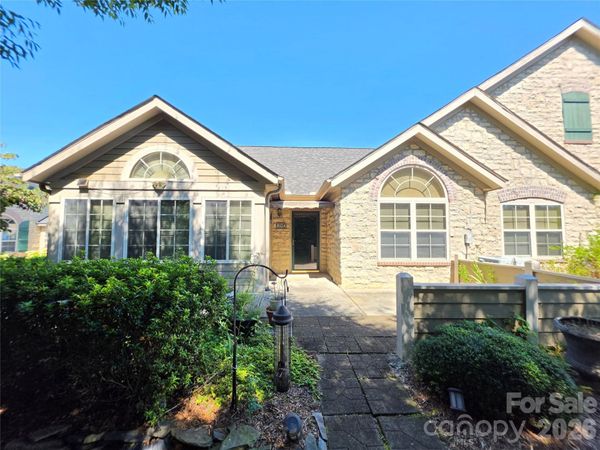 812 Wynnshire Drive , Unit B, Hickory, NC 28601