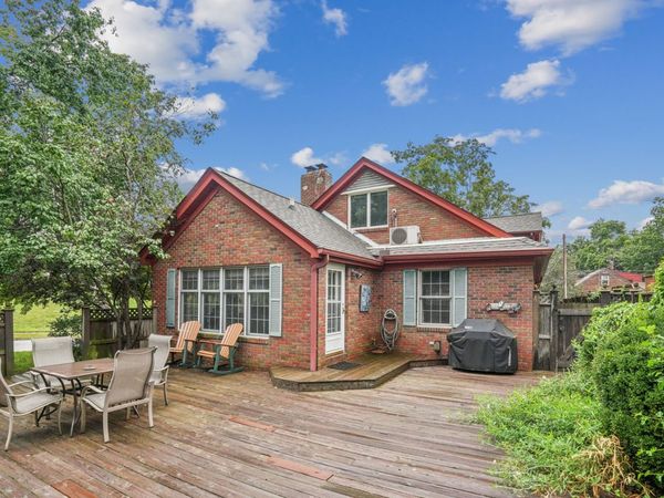 806 W Rusholme Street , Davenport, IA 52804
