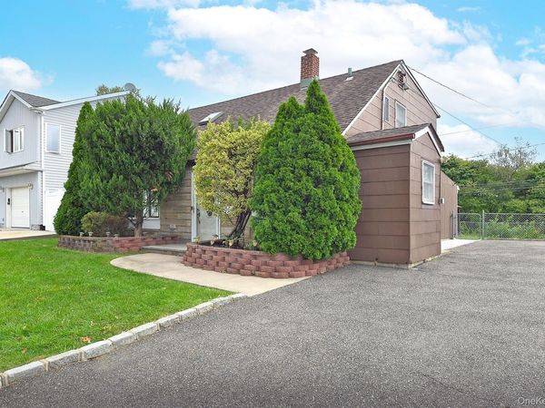 69 Slate Lane, Levittown, NY 11756