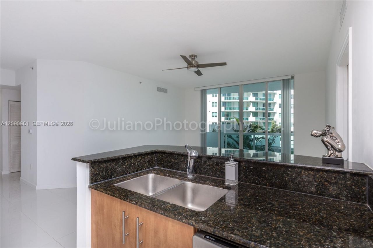 7910 Harbor Island Dr , Unit 507, North Bay Village, FL 33141 Photo