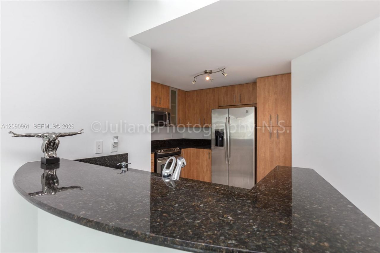 7910 Harbor Island Dr , Unit 507, North Bay Village, FL 33141 Photo