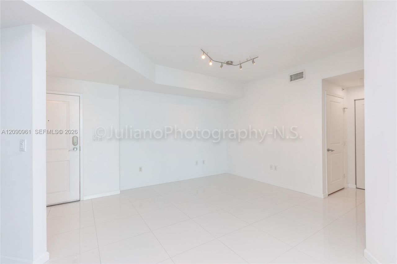 7910 Harbor Island Dr , Unit 507, North Bay Village, FL 33141 Photo