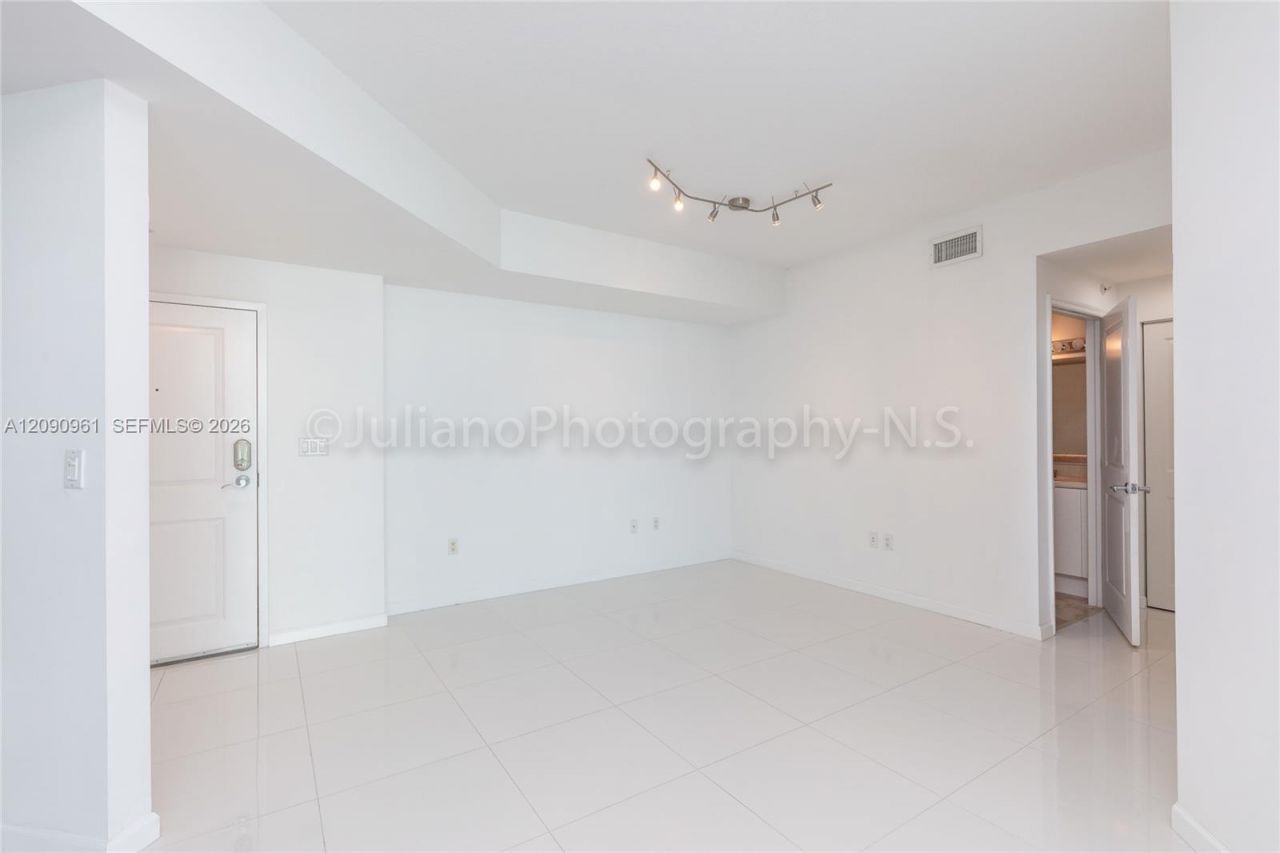 7910 Harbor Island Dr , Unit 507, North Bay Village, FL 33141 Photo