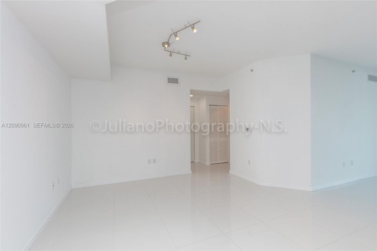 7910 Harbor Island Dr , Unit 507, North Bay Village, FL 33141 Photo