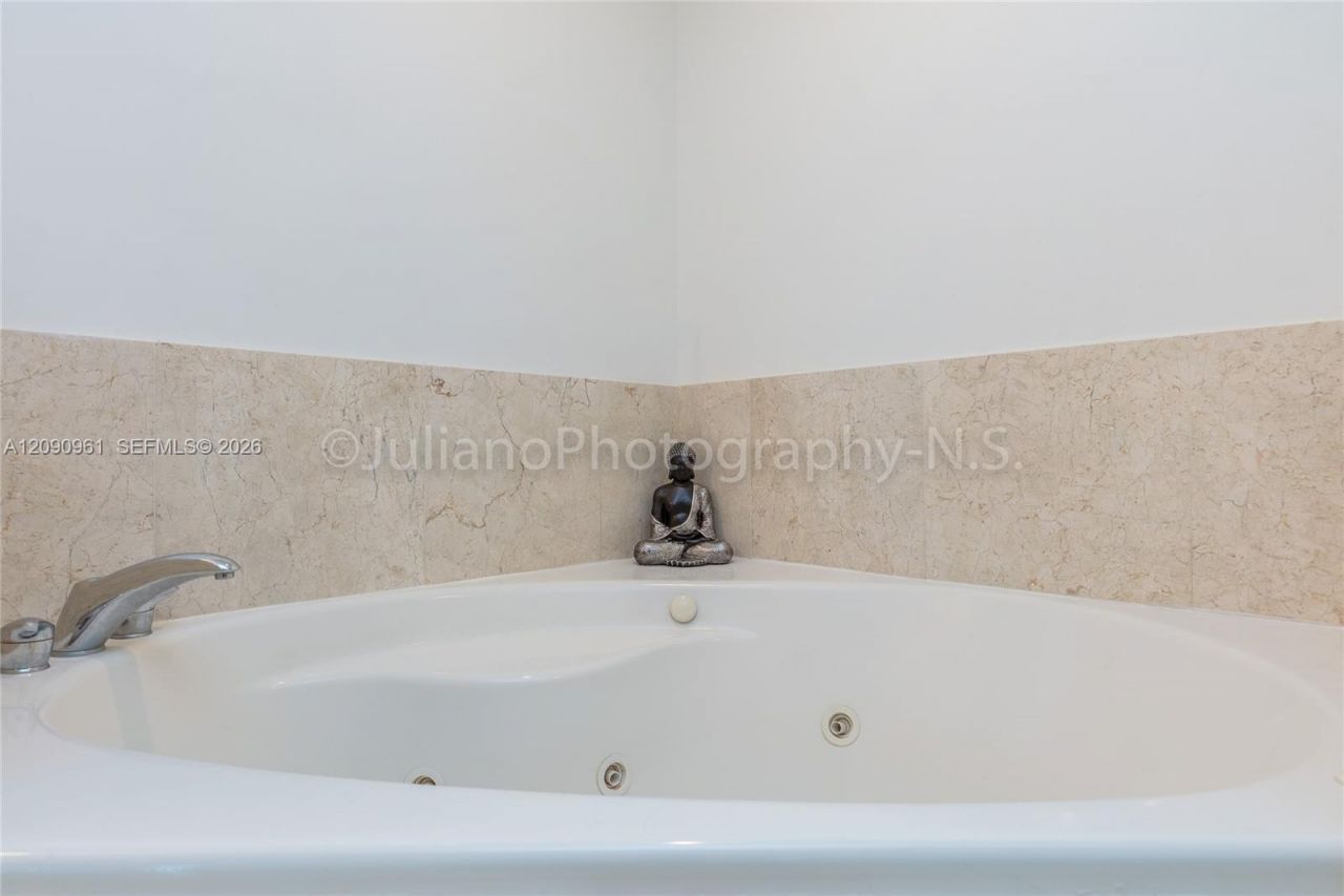 7910 Harbor Island Dr , Unit 507, North Bay Village, FL 33141 Photo