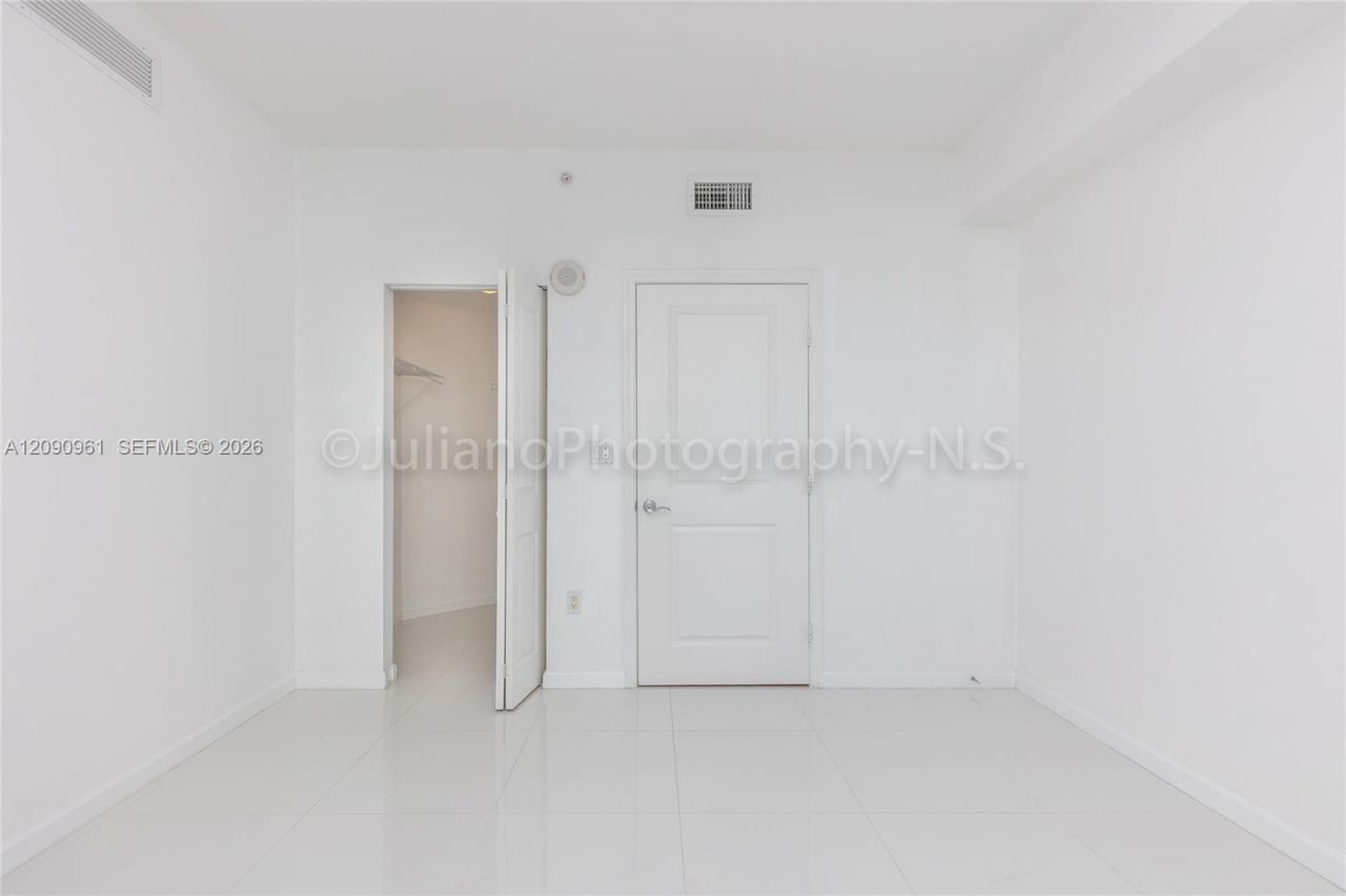 7910 Harbor Island Dr , Unit 507, North Bay Village, FL 33141 Photo