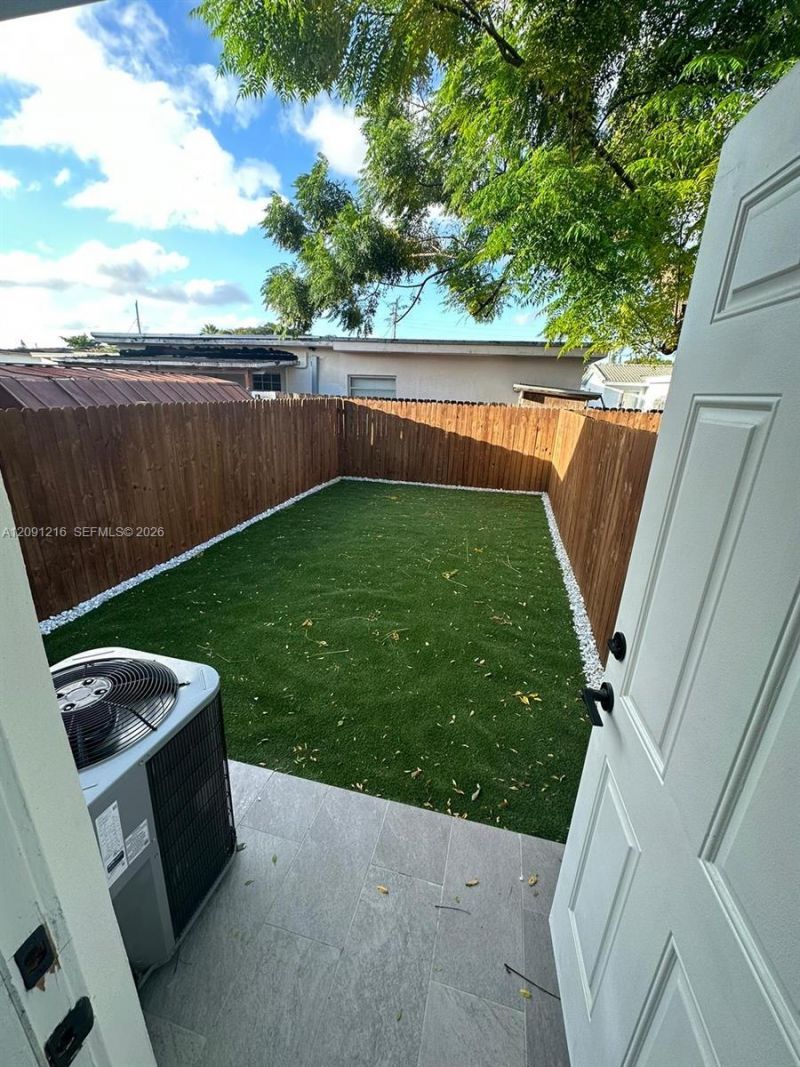 3047 SW 21st St , Unit 3047, Miami, FL 33145 Photo