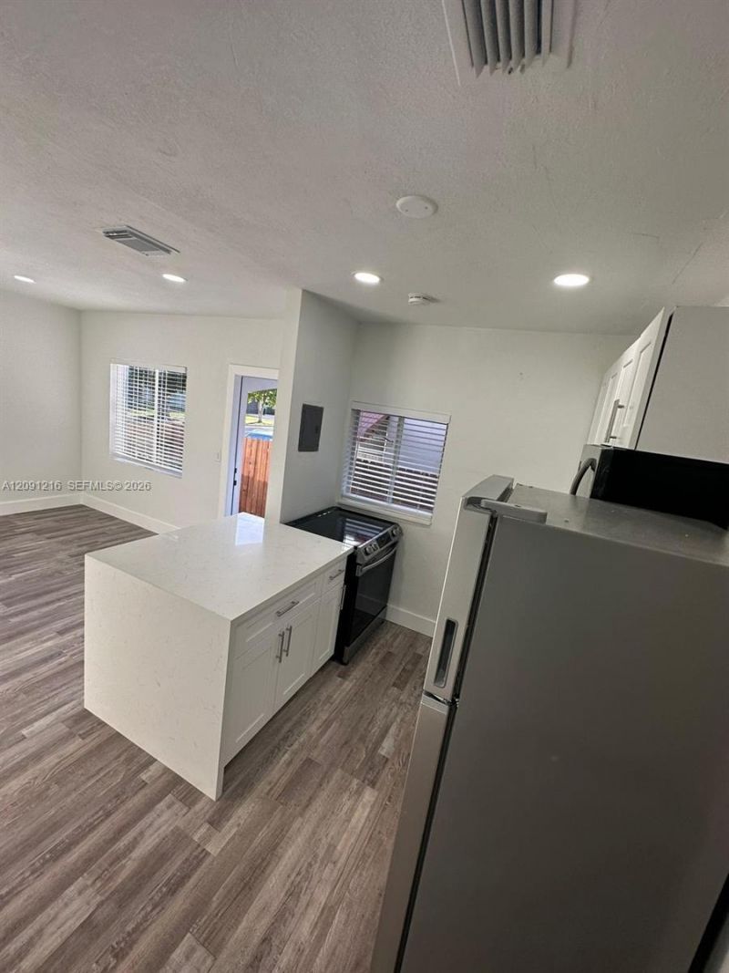 3047 SW 21st St , Unit 3047, Miami, FL 33145 Photo