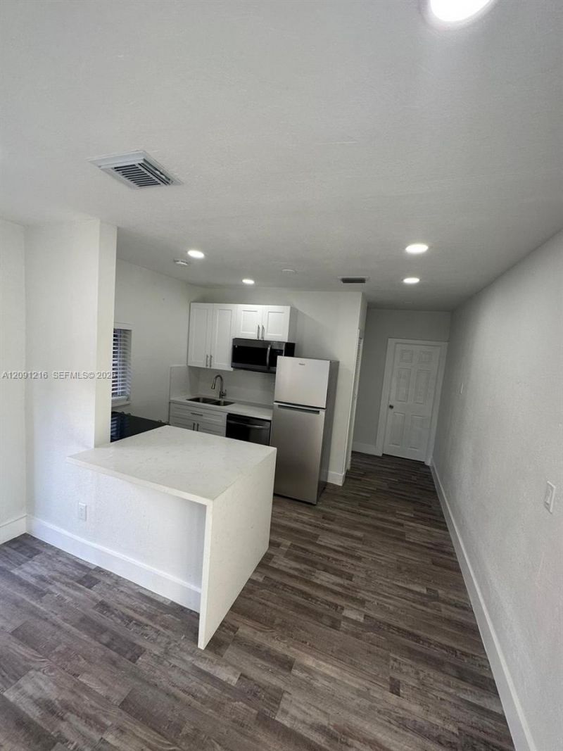 3047 SW 21st St , Unit 3047, Miami, FL 33145 Photo