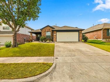 9861 Autumn Sage Drive, Fort Worth, TX 76108