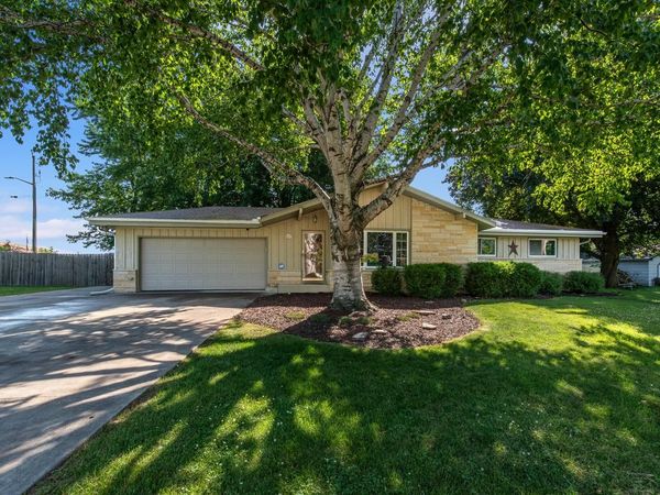 W128N8518 Revere ROAD, Menomonee Falls, WI 53051