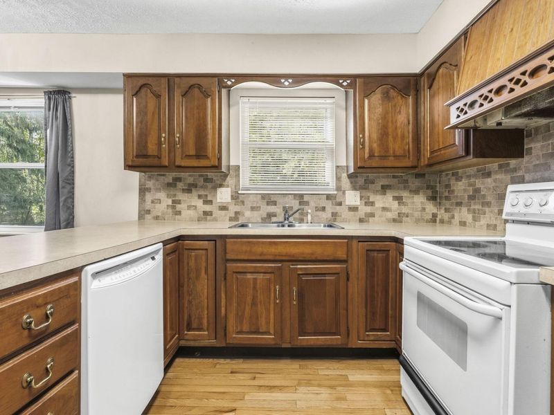 677 Timberlake Drive, Westerville, OH 43081 Photo 10