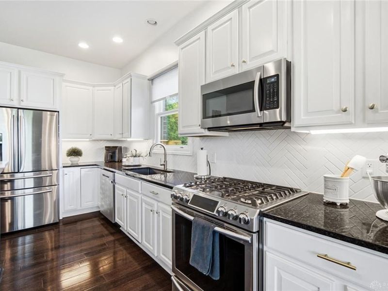 957 Eagle Run Drive, Dayton, OH 45458 Photo 8