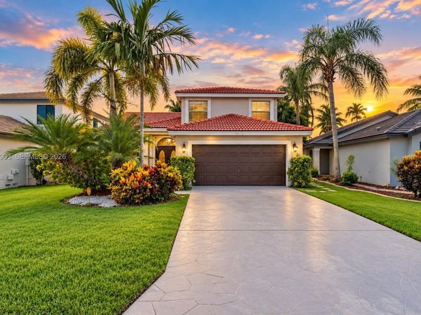 354 SW 183rd Way , Pembroke Pines, FL 33029