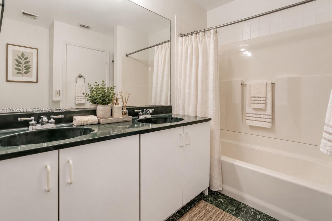 354 SW 183rd Way, Pembroke Pines, FL 33029 Photo