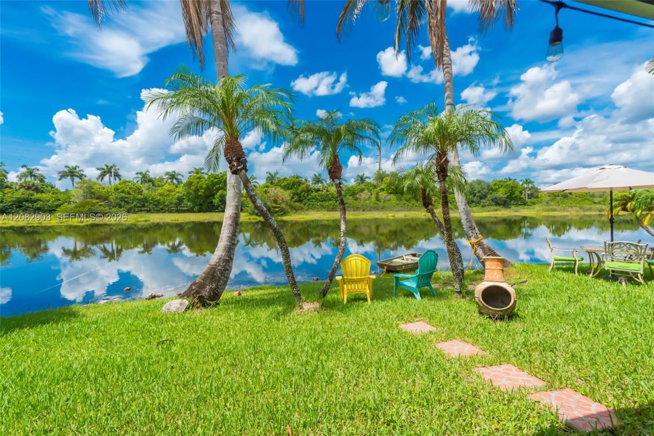 354 SW 183rd Way, Pembroke Pines, FL 33029 Photo