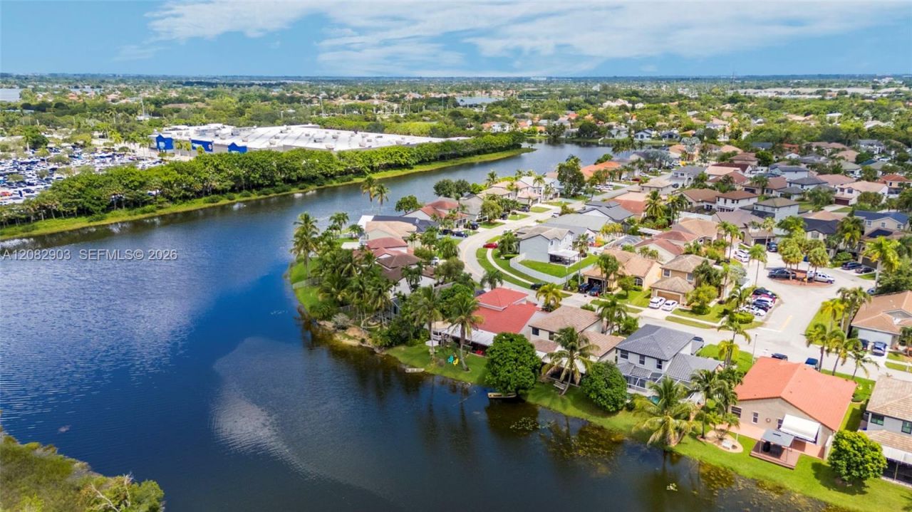 354 SW 183rd Way, Pembroke Pines, FL 33029 Photo