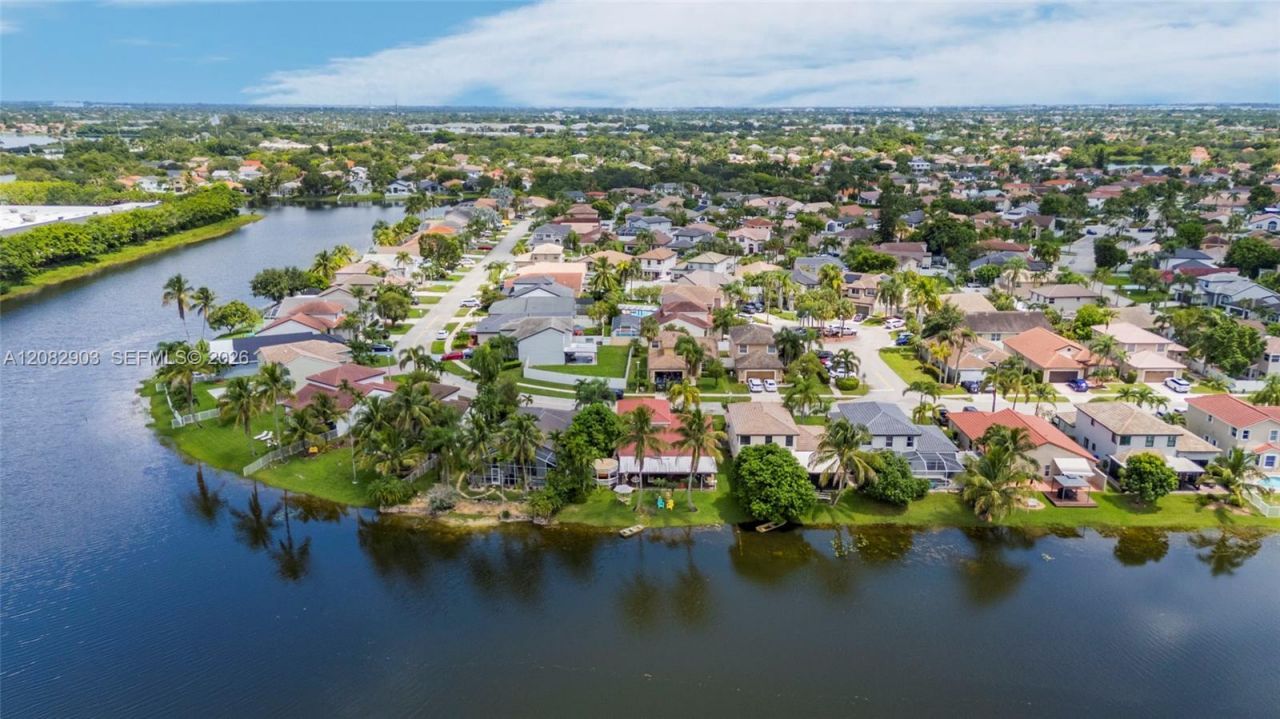 354 SW 183rd Way, Pembroke Pines, FL 33029 Photo