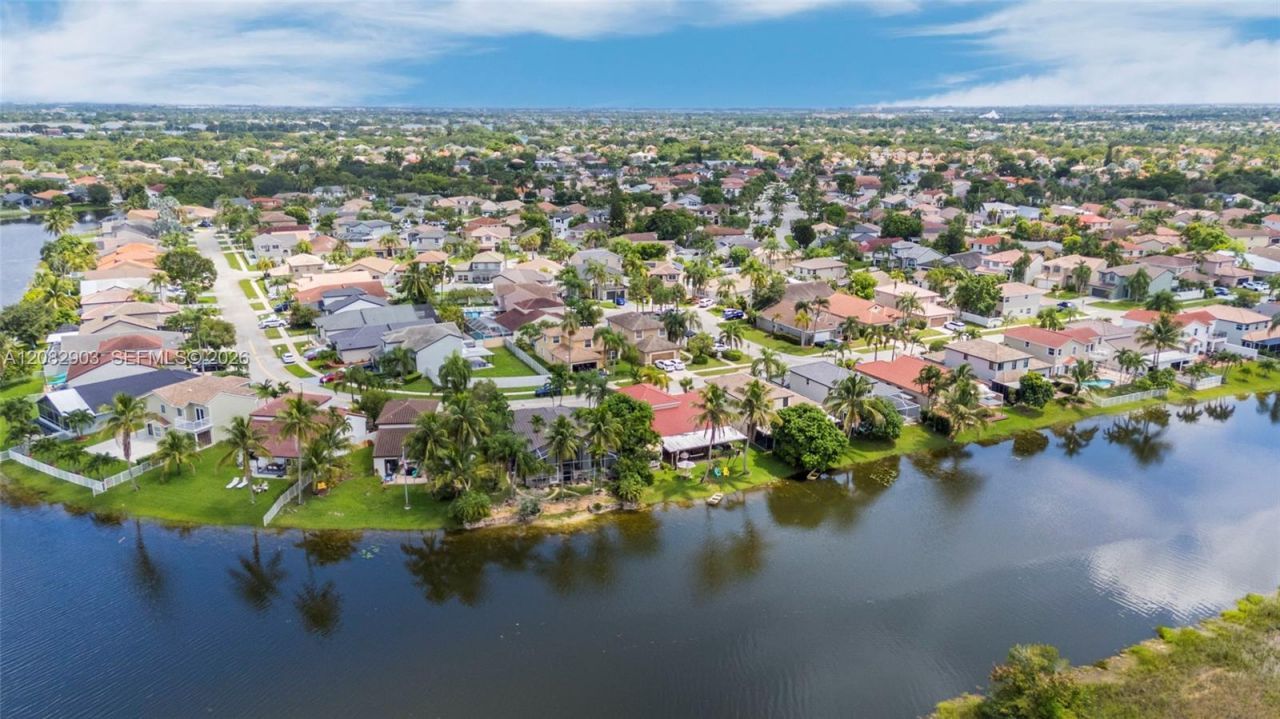 354 SW 183rd Way, Pembroke Pines, FL 33029 Photo